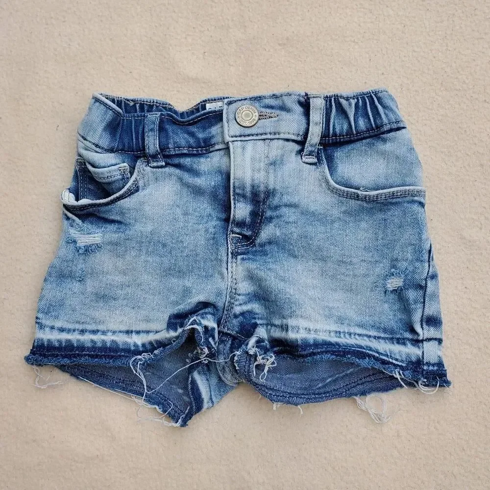 GAP Shortie distressed light wash denim jean shorts Size 4